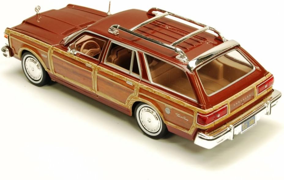 1979 Chrysler Lebaron Town  Country Wagon, Red with Woodie Siding Motormax 73331 - 1/24 Scale Diecast Model Car, unisex-adult