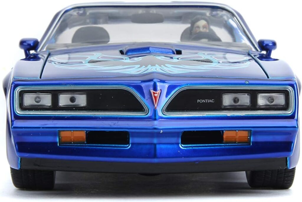 Jada Toys Hollywood Rides It Chapter Two Pennywise  Henry Bowers Pontiac Firebird, 1: 24 Blue Die-Cast Vehicle with 2.75 Die-Cast Figure