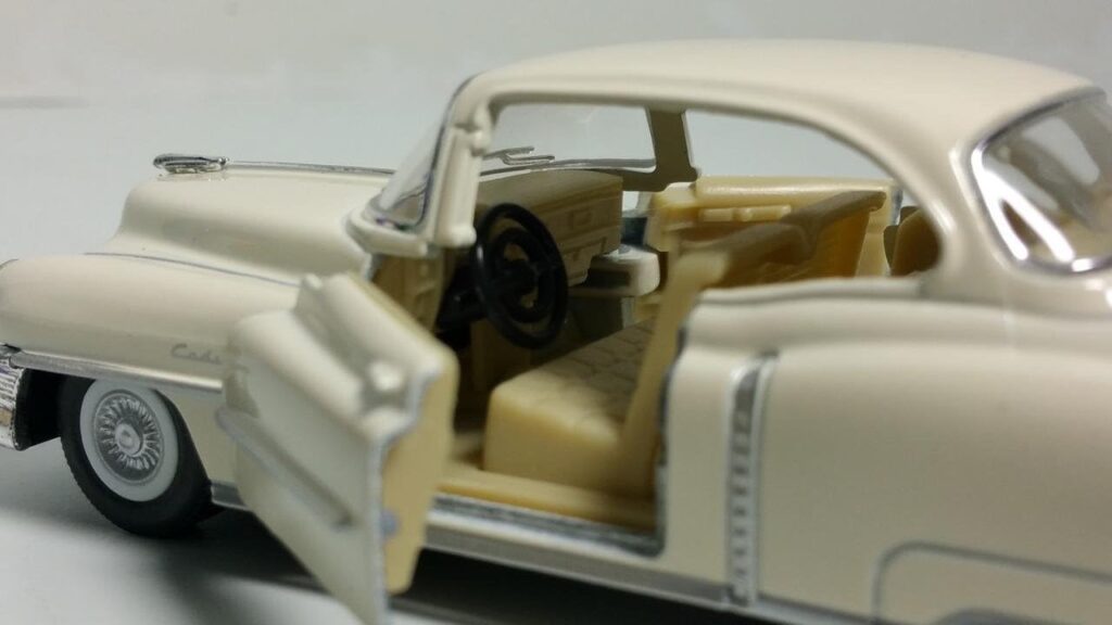 Kinsmart 1953 Cadillac Series 62 Eggshell White 2 Door Coupe 1/43 O Scale Diecast Car for unisex