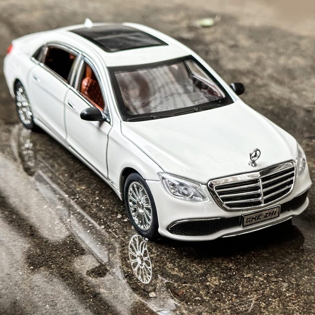 WAKAKAC 1/24 Scale Compatible with Benz E300 Toy Car Alloy Die-cast Pull Back Car Model with Light and Sound Toy Vehicles for Adults Boys Girls Gift Decoration Toy (White)